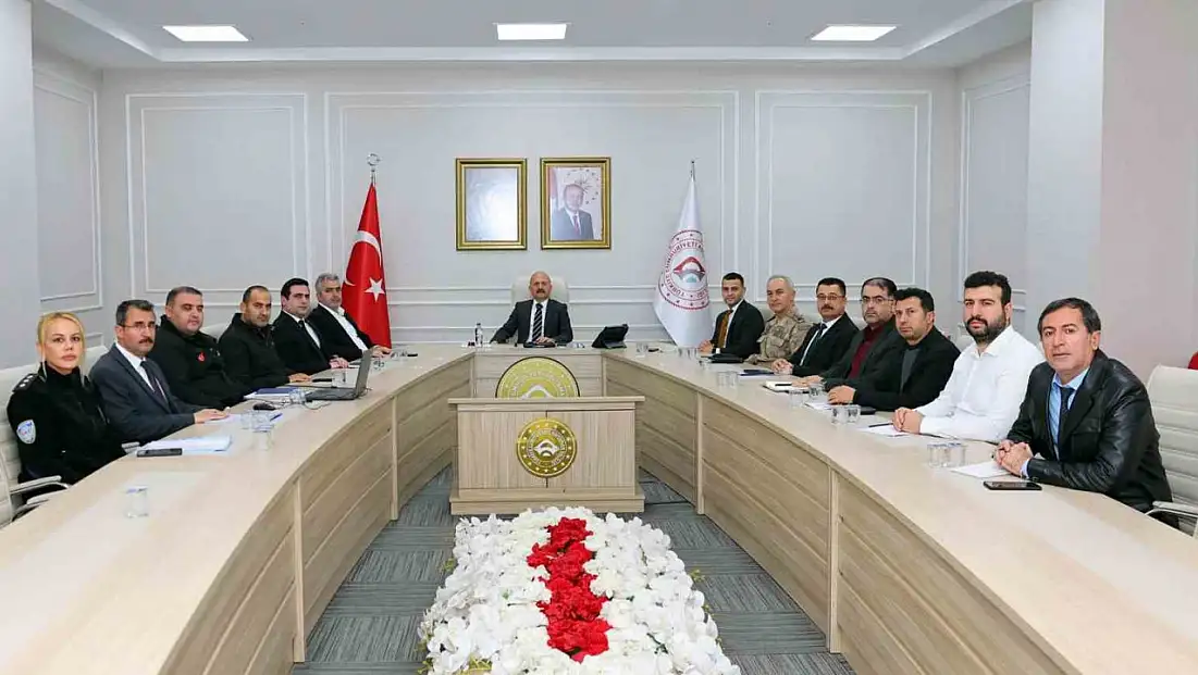 Adıyaman'da ağır ve orta hasarlı yapıların yıkım süreci konuşuldu