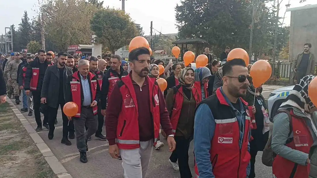 Adıyaman protokolü kadına şiddet için yürüdü