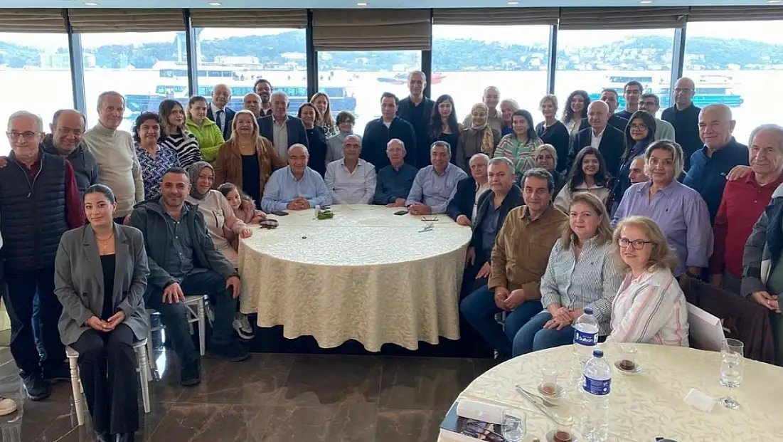 BEV Yönetiminden Burs Destekçilerine Teşekkür Plaketi