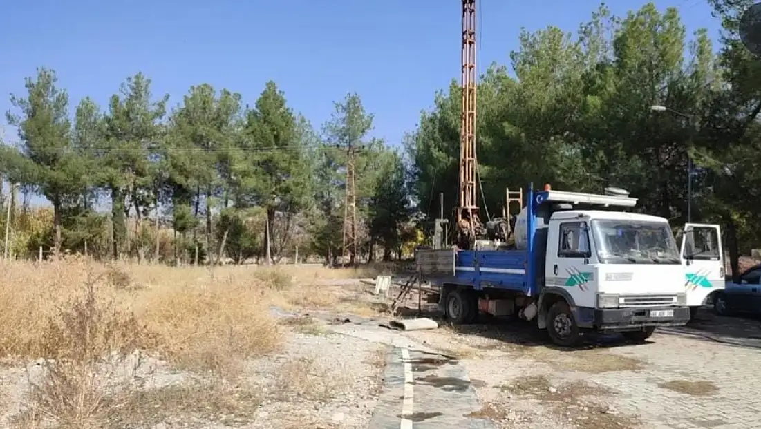 Erdemoğlu ailesinin Gölbaşı’na yaptıracağı Fen Lisesinin zemin etüt çalışması başladı