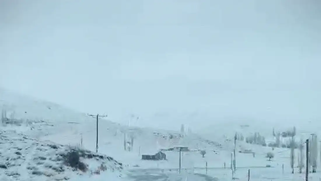 Sincik-Malatya yolunda kar yağışı etkili oluyor