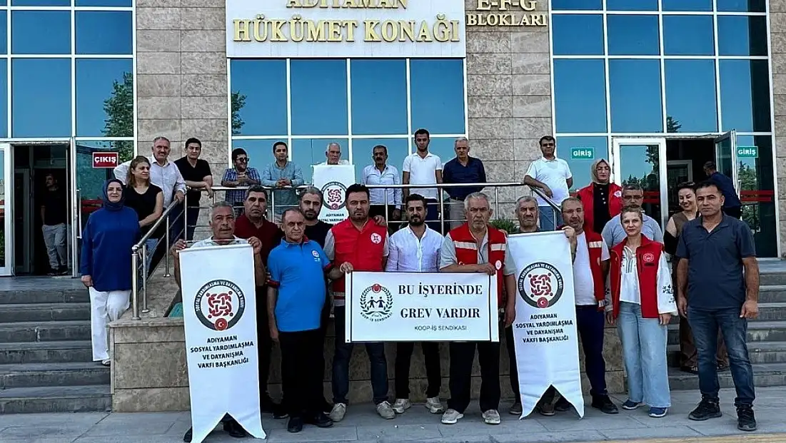 Sosyal Yardımlaşma Vakıflarında çalışan işçiler grev düzenledi