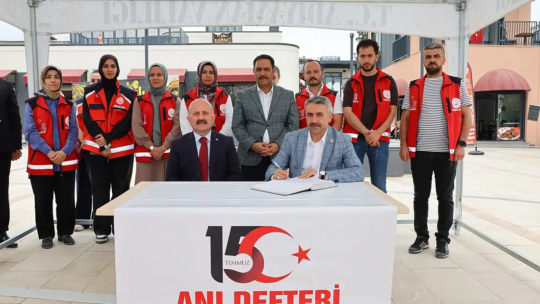 Vali Varol ve Milletvekili Alkayış 15 Temmuz anı defterine duygu ve düşüncelerini yazdı