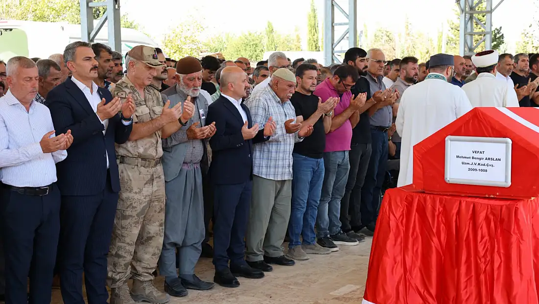 Vefat eden Adıyamanlı Uzman Çavuş dualarla toprağa verildi