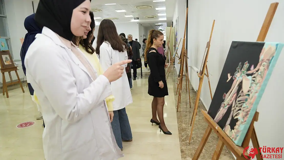 'Anatomide sanat' resim sergisi açıldı