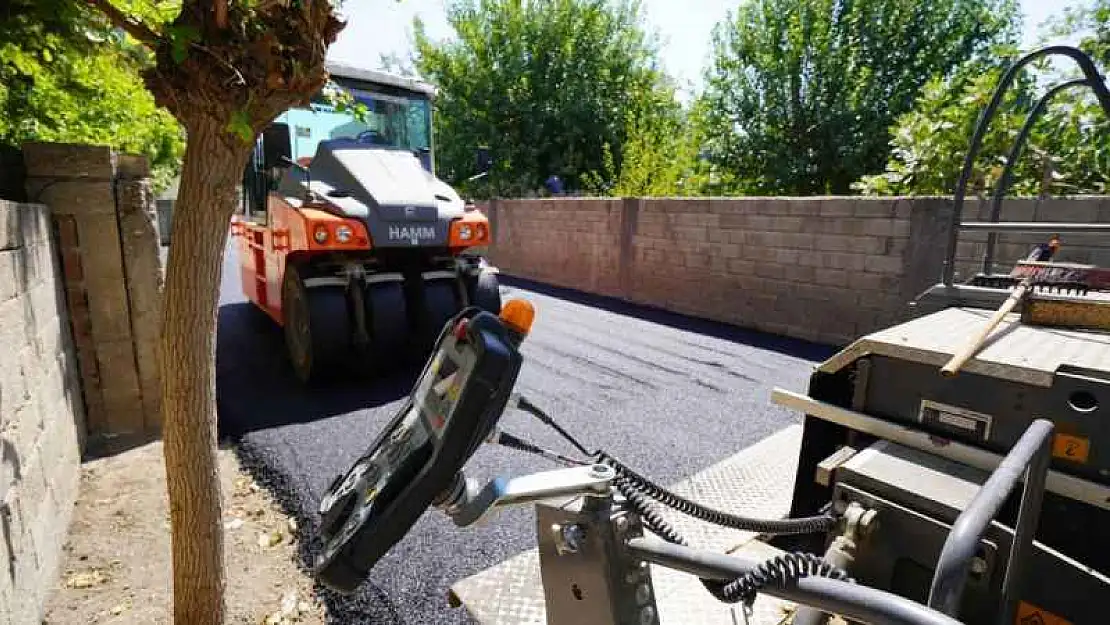 Adıyaman'da Mahalle Mahalle Asfaltlama Çalışması Yapılıyor