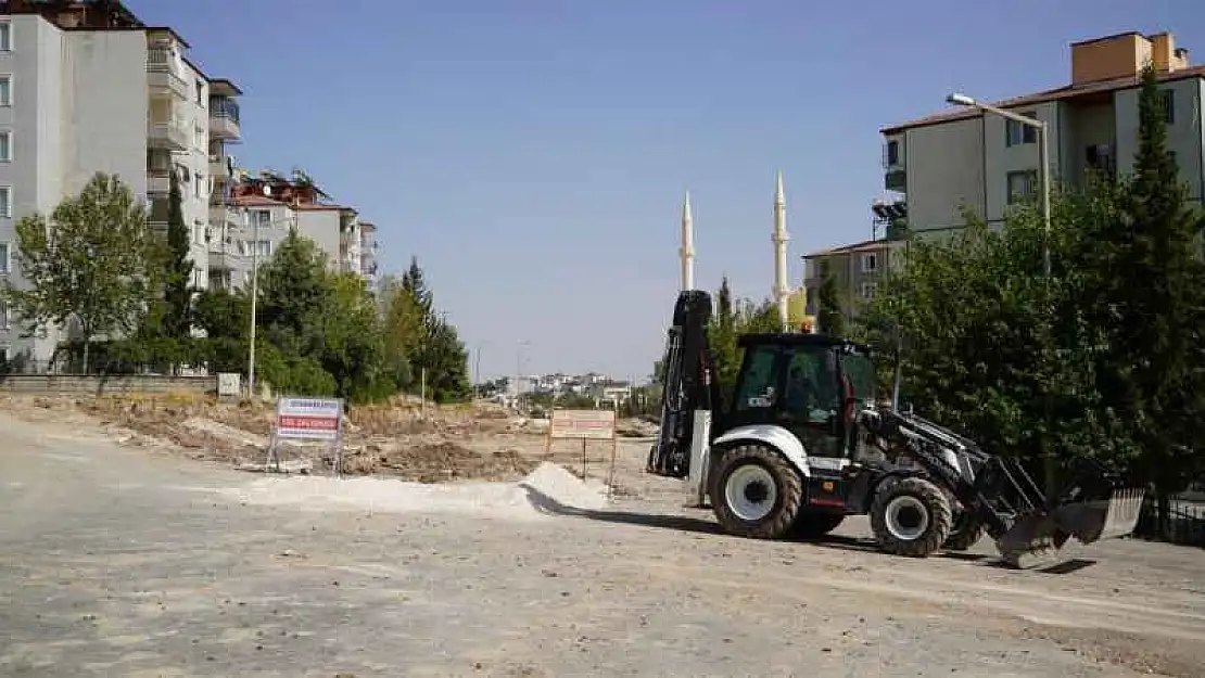 Kent Caddesinde Yol Çalışmasına Devam