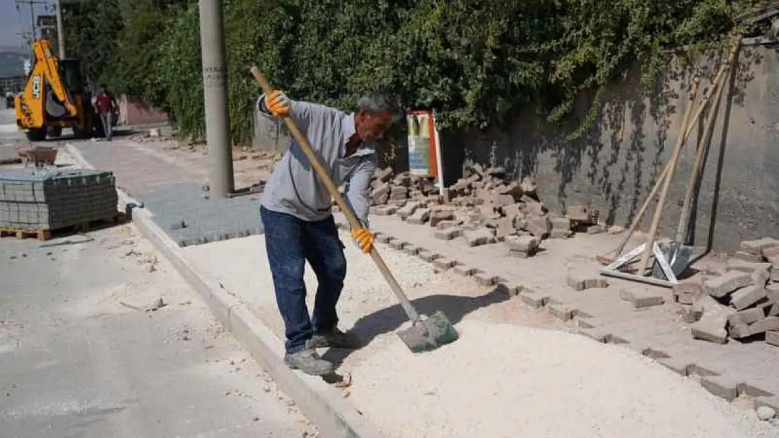 Adıyaman'ın Karaali Caddesi'nde kaldırım çalışması