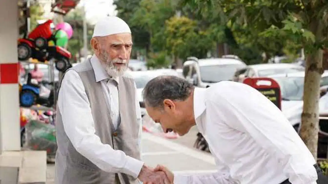 Kılınç, Hastane Caddesi'nde Vatandaşlarla Buluştu