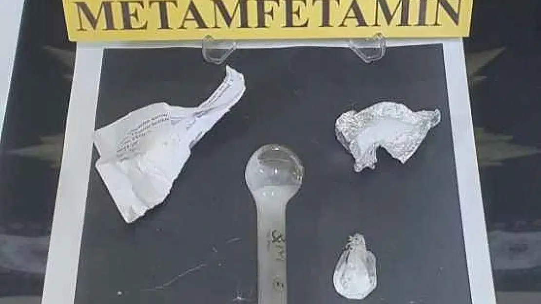 Araçta Çıkan Uyuşturucuya 2 Gözaltı