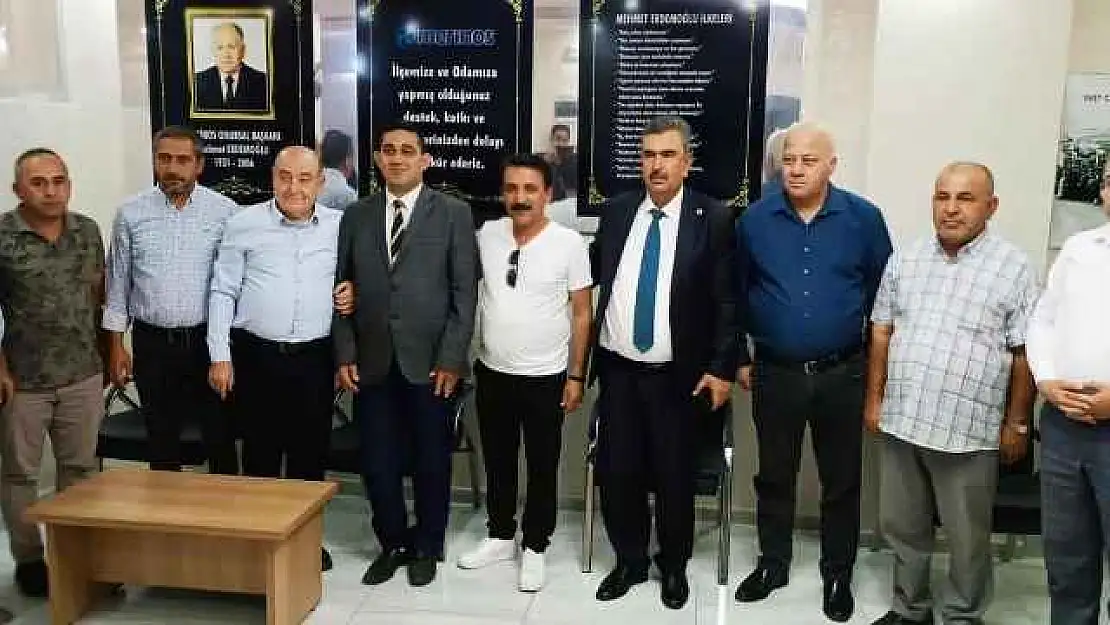 Songur'a Plaket Takdim Edildi