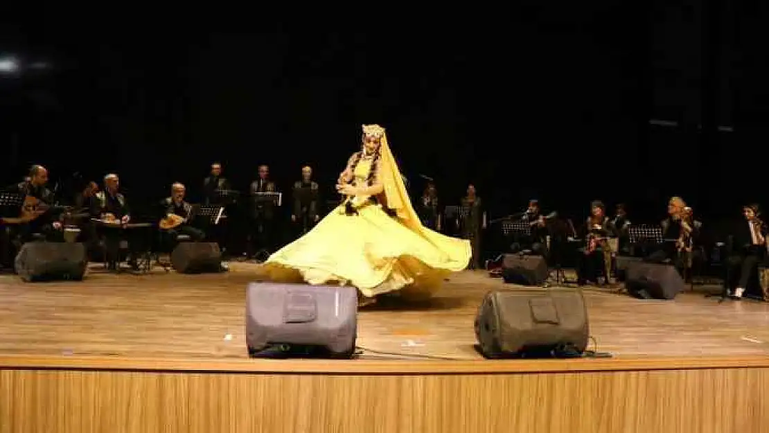 Bölgelerin Geleneksel Şarkılarıyla Güzel Bir Konser