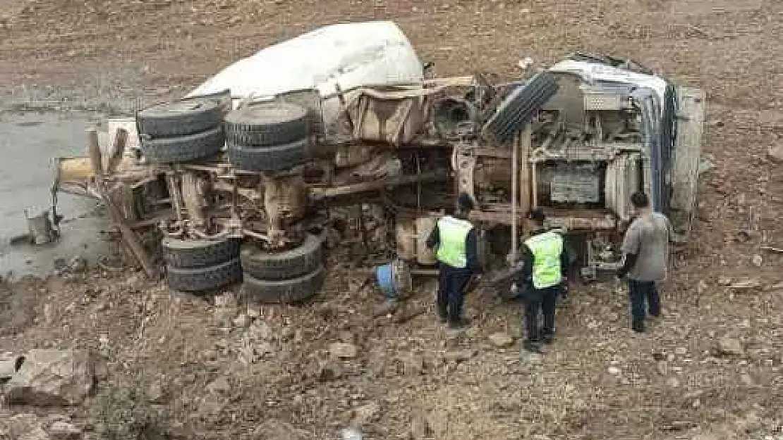 Beton Mikser Şarampole Devrildi 1 Kişi Ölü