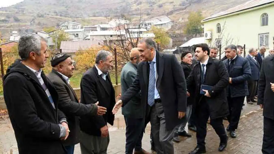 Vali Çuhadar, sahada vatandaşın ihtiyaç ve taleplerini yerinde tespit ediyor