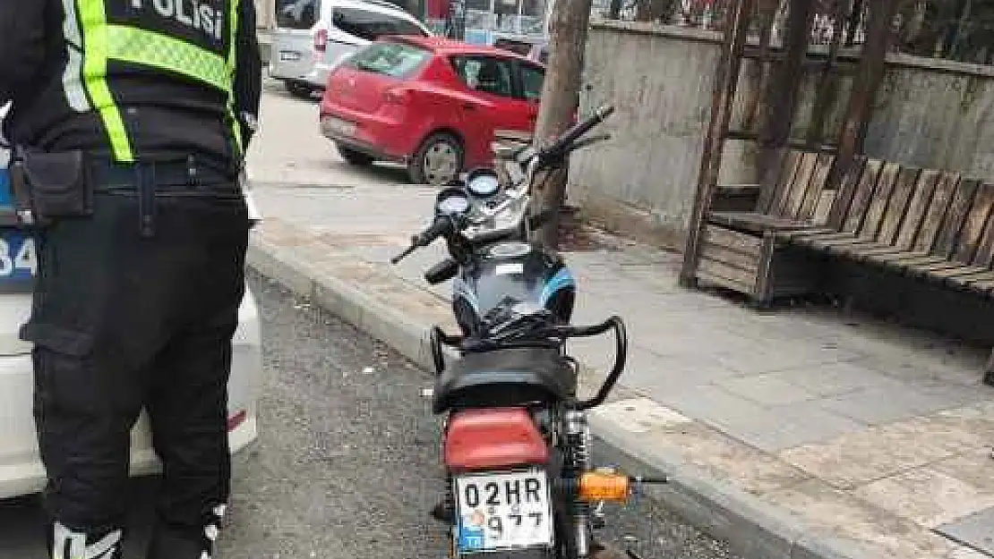 Otomobille Çarpışan Motosiklet Sürücüsü Yaralandı