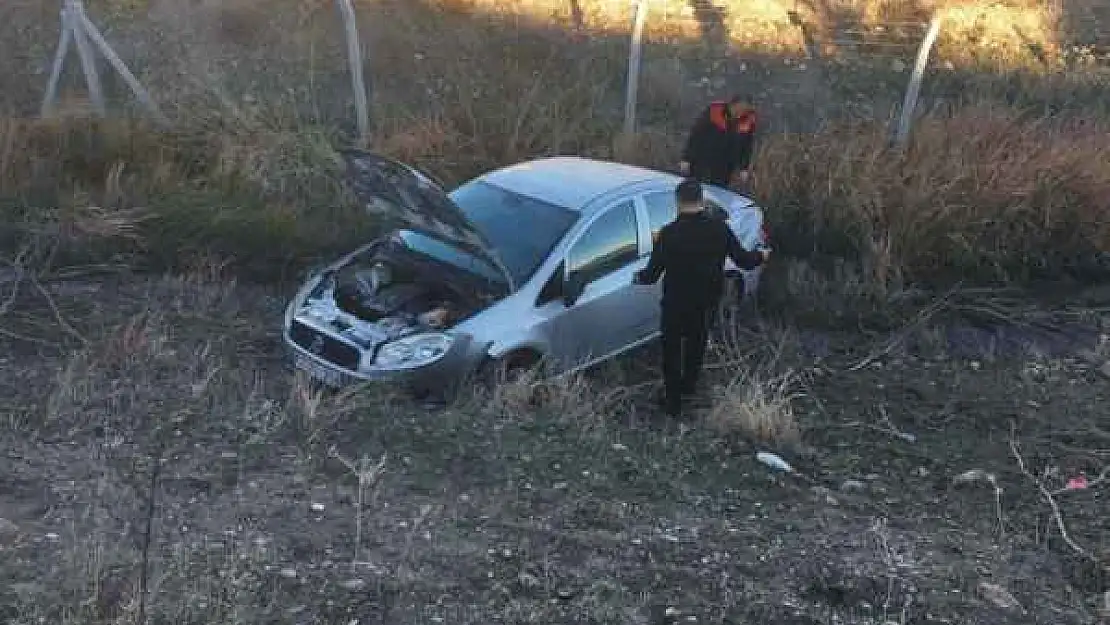 Kahta'da otomobil şarampole devrildi: 4 yaralı