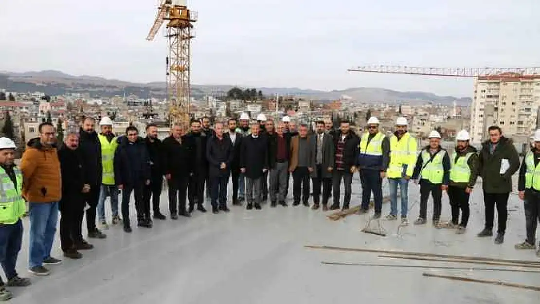 Başkan Kılınç, TOKİ yetkilileriyle birlikte kentsel dönüşüm alanında incelemelerde bulundu