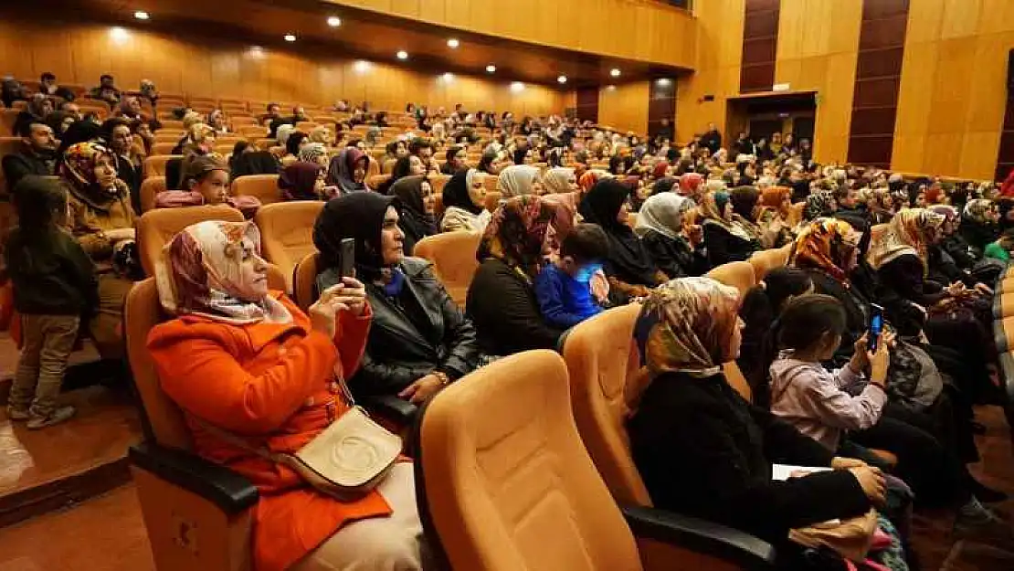 Aile Danışmanı Tongar, ebeveynlere çocuk eğitimini anlattı