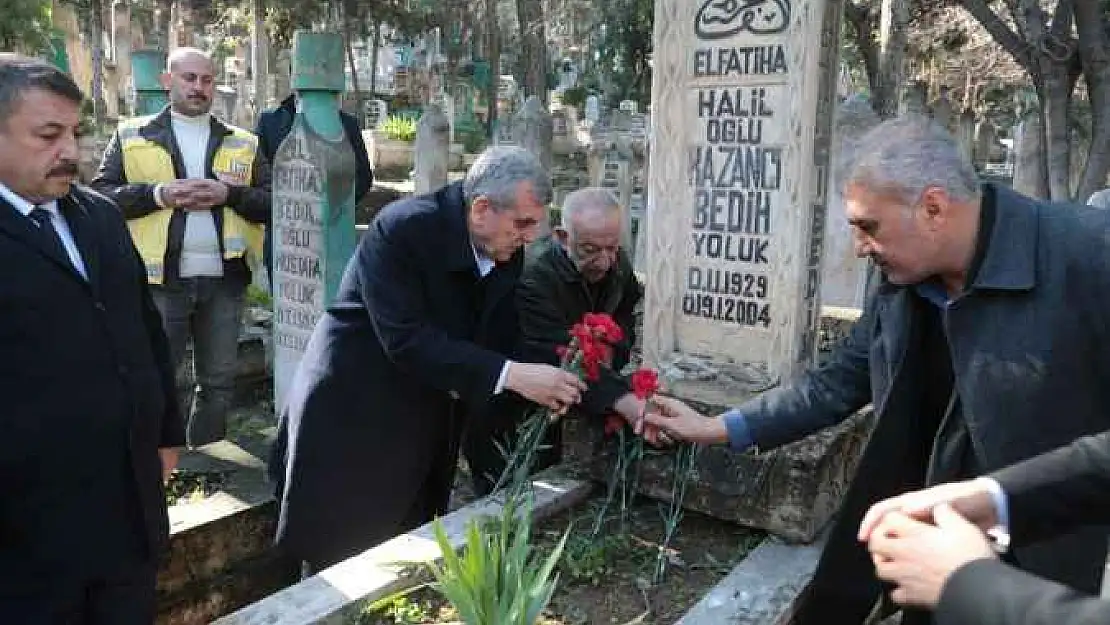 Usta gazelhan Kazancı Bedih kabri başında anıldı - Videolu Haber