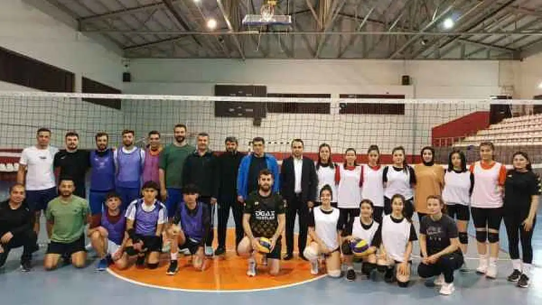 Kaymakam Partal'dan voleybol takımlarına moral ziyareti