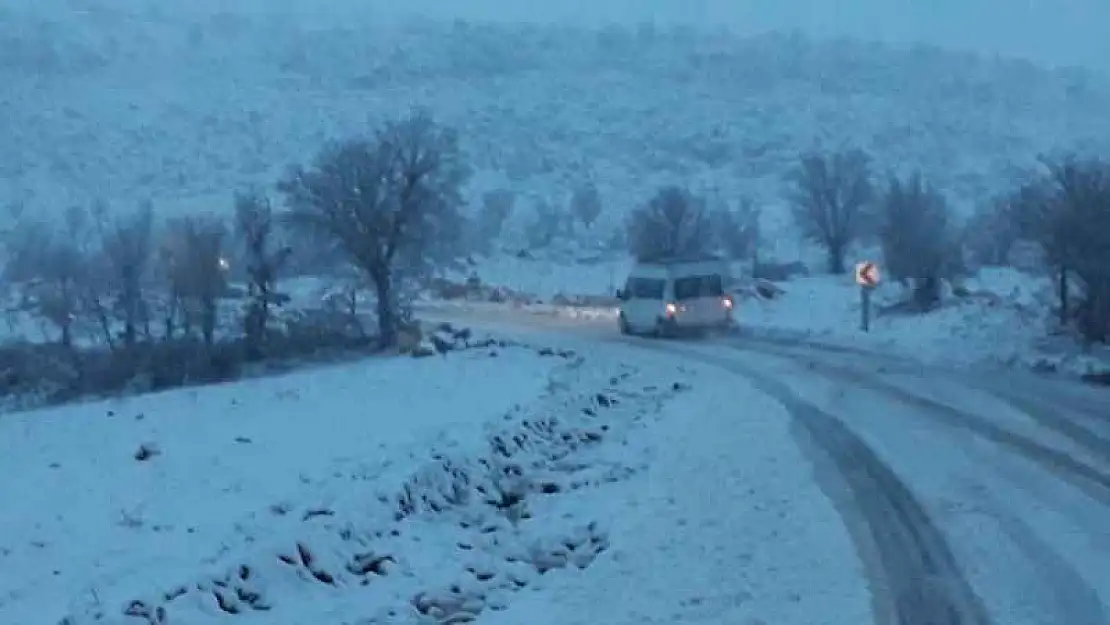 Adıyaman'da karlı yollar ulaşıma açıldı