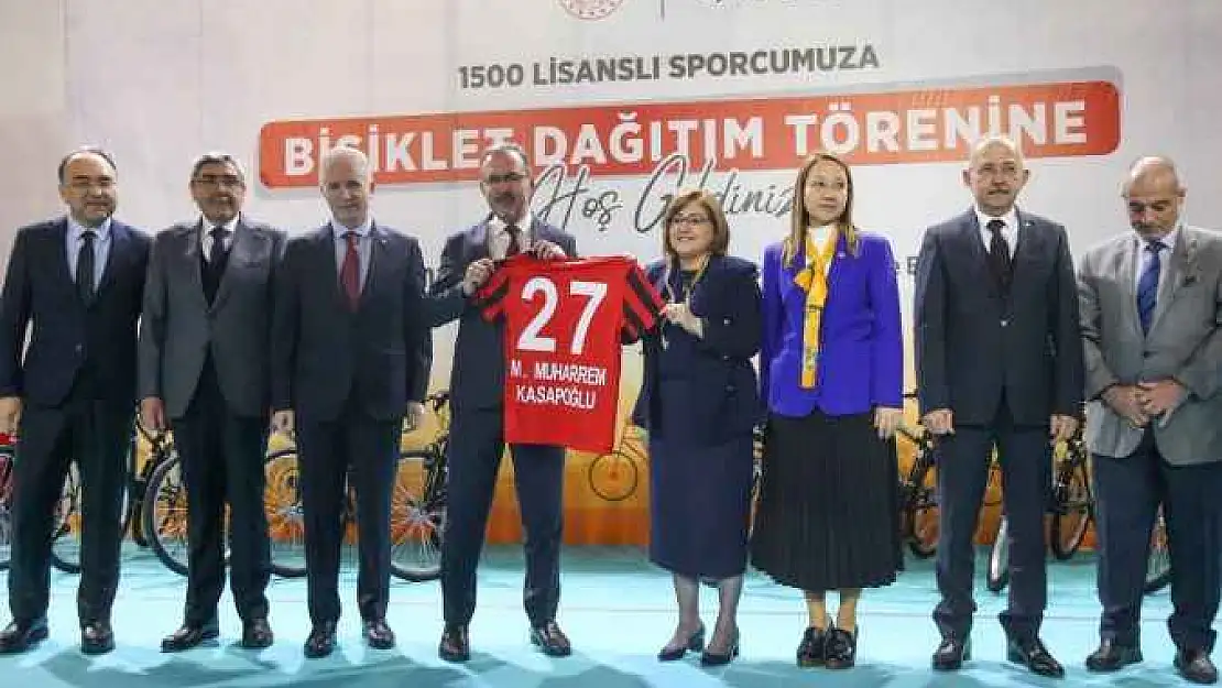 Bakan Kasapoğlu, bin 500 lisanslı sporcuya bisiklet dağıtım törenine katıldı - Videolu Haber