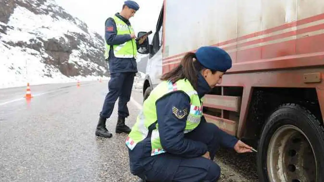 Trafikte bir can kaybı bile fazla diyerek sürücüler denetlendi