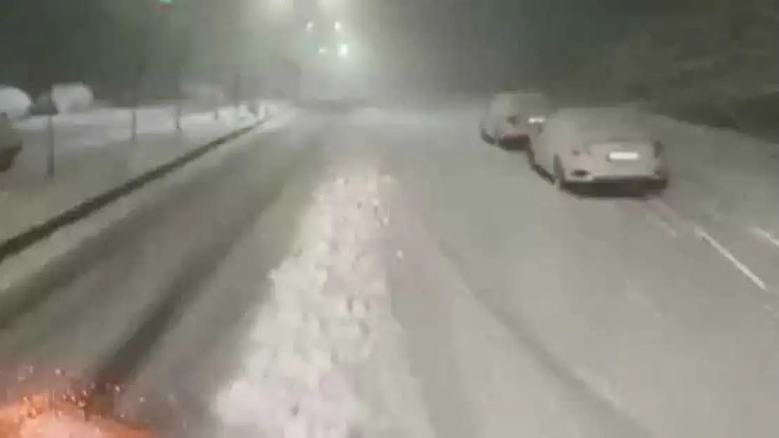 Kar temizleme çalışmaları aralıksız devam ediyor - Videolu Haber