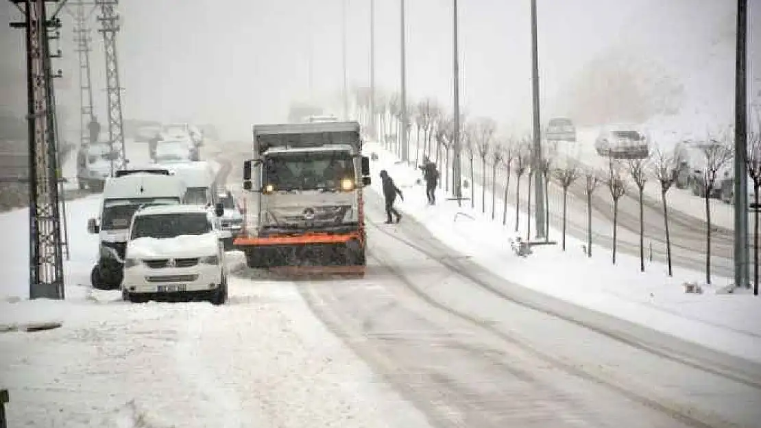 Besni'de 67 Köy Ve 48 Mezra Yolu Ulaşıma Kapandı