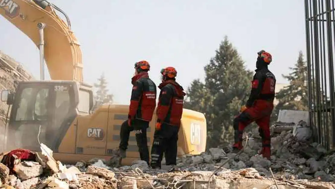 İHH deprem bölgesinde yüzbinlerce kişiye destek ulaştırdı - Videolu Haber