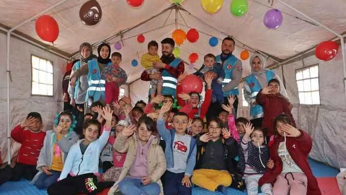 Adıyaman'da çocuklar için 'travmadan uzaklaştırma' çadırları kuruldu