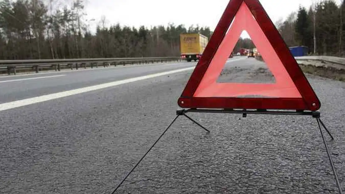 Adıyaman'da Minibüs İle Kamyonet Çarpıştı: 1 Ölü, 4 Yaralı