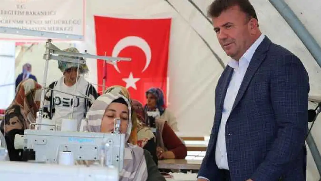 Depremzedeler Çadırlarda Üretime Başladı