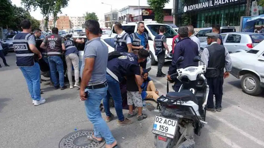 Polis Aracı ile Motosiklet Çarpıştı: 2 Yaralı