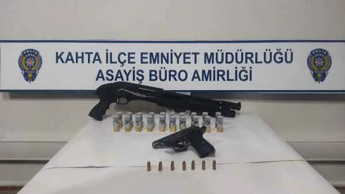 Adıyaman'da Asayiş Operasyonu: 4 Şahıs Yakalandı, 5 Silah Ele Geçirildi