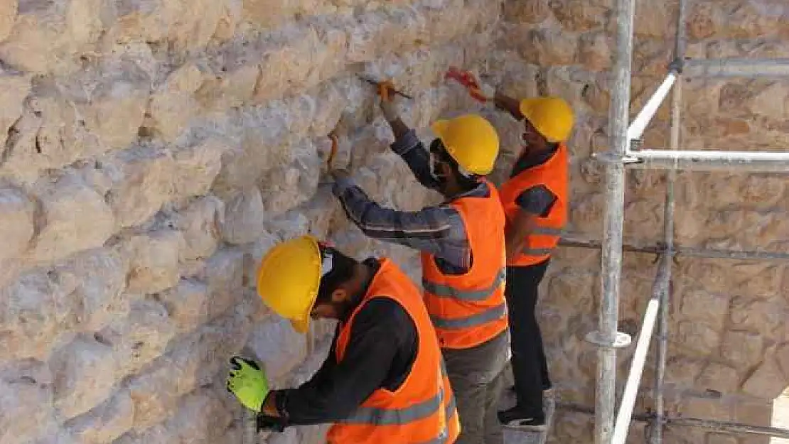 Depremde Hasar Gören Yeni Kale'de Restorasyon Başladı