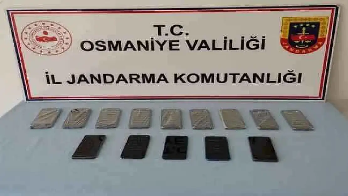 Otomobilde 14 adet kaçak cep telefonu ele geçirildi