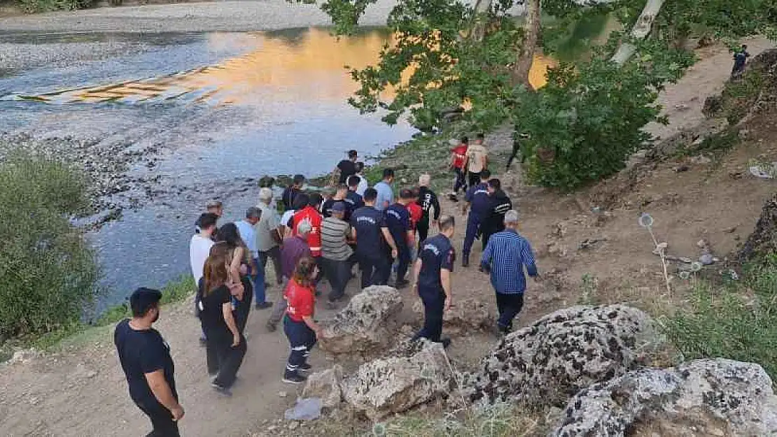 Serinlemek Suya Giren Gencin Cansız Bedenine Ulaşıldı