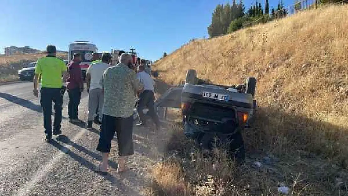 Adıyaman'da otomobil şarampole yuvarlandı: 1 ölü, 2 yaralı