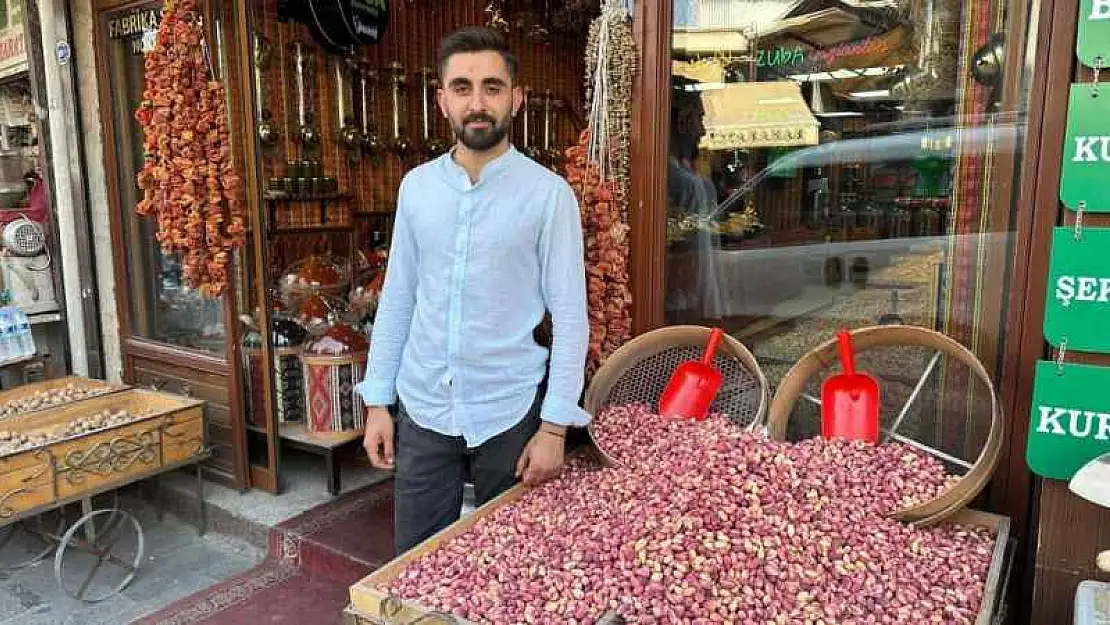 Yeşil altın' olarak bilinen Antep fıstığı, tezgahlardaki yerini aldı