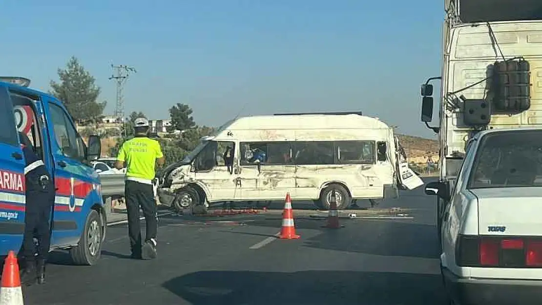 Tarım İşçilerini Taşıyan Minibüs Devrildi: 9 Yaralı