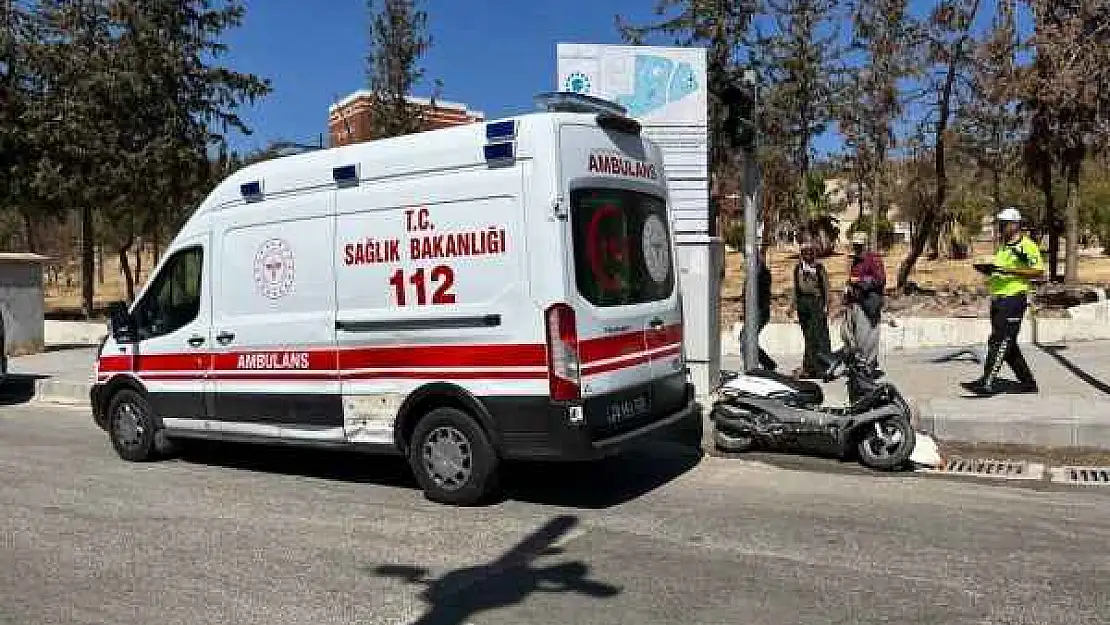 Ambulans İle Motosiklet Çarpıştı:1 Ağır Yaralı