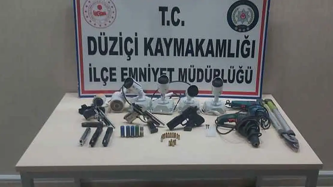 Güvenlik Kamerası Çalan Hırsızlar Güvenlik Kamerasına Yakalandı