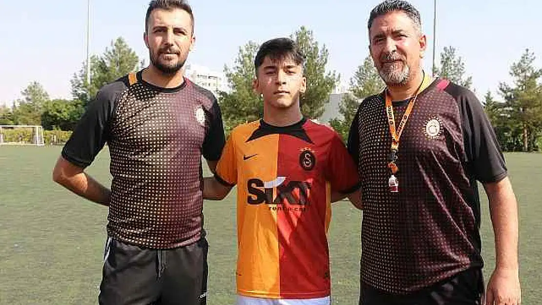 17 Yaşındaki Çağrı, Futbol Aşkıyla Kanseri Yendi