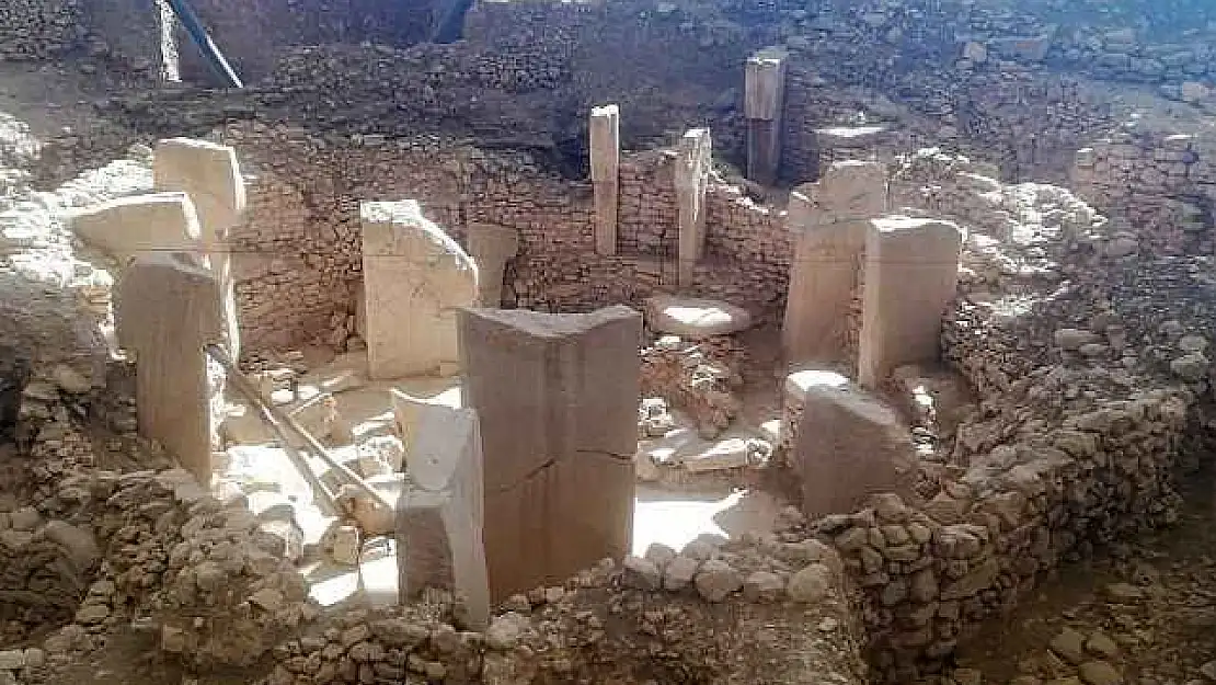 Dünyanın en eski boyalı heykeli Göbeklitepe'de bulundu