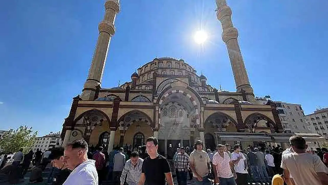 Filistinliler için gıyabi cenaze namazı kılındı