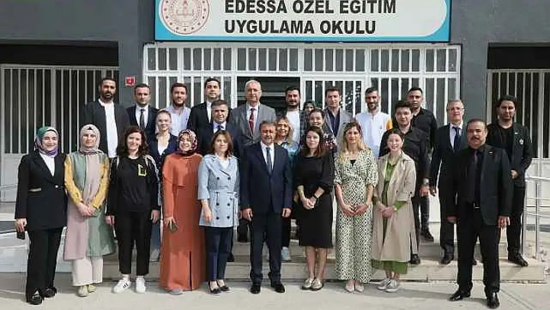 Vali Şıldak Özel Gereksinimli Öğrencileri Ziyaret Etti