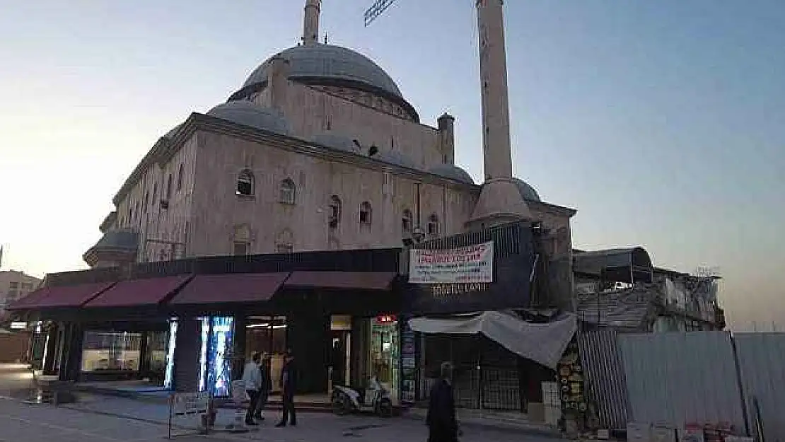 Başkan Sadıkoğlu 'Cami Bölgesindeki Esnaf Mağdur Edilmemeli'