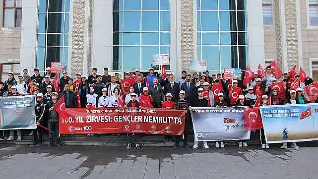 Cumhuriyetin 100. Yılında 100 Genç Nemrut Dağı'nda