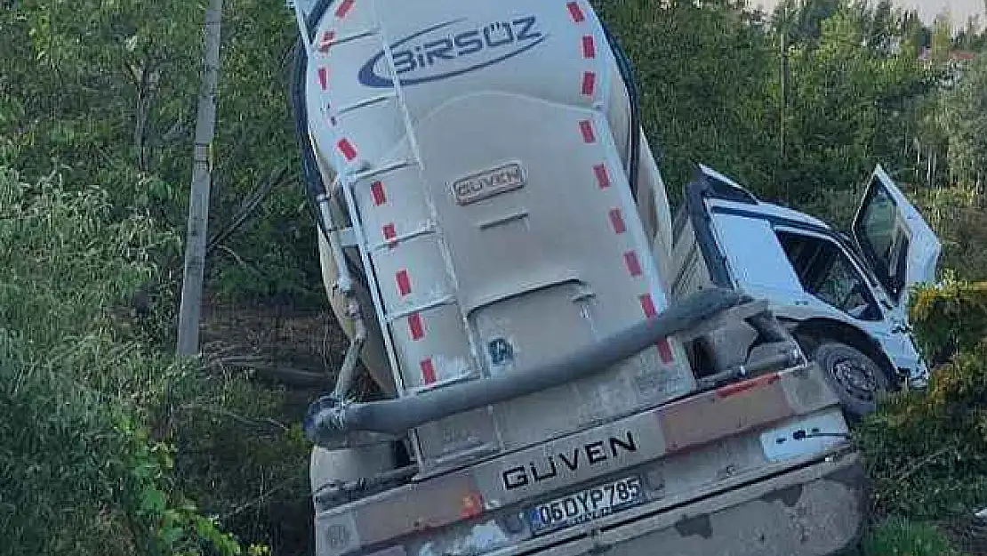 Tanker Şarampole Devrildi: 1 Yaralı